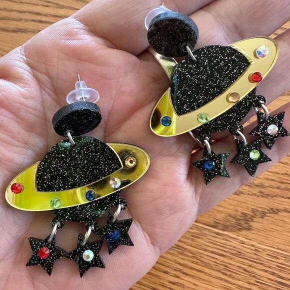 UFO Earrings, Plastic, Chunky Dangle Alien Spaceship Pierced Post - Picture 2 of 3